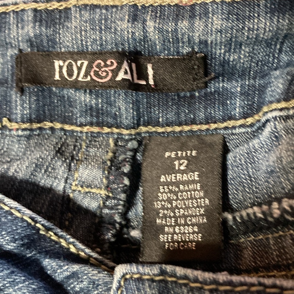 Roz & Ali Petite 12 Comfort Stretch Straight Leg Embellished Back Pocket Jeans - Picture 3 of 7